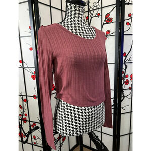 Aeropostale Low Cut Long Sleeve Shirt Size Large